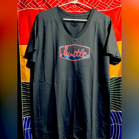 Large gray V-neck tshirt “hustle” - Picture 2 of 3